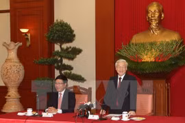 Party leader meets veteran, incumbent diplomats