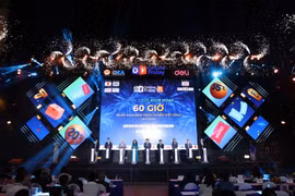 Deputy Minister of Industry and Trade Nguyen Sinh Nhat Tan and other delegates at the launch of the Online Friday 2024 programme. (Photo: VNA)
