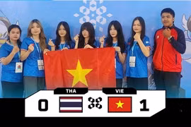 Vietnamese team pose for photo after first win at the Asian Esports Games 2024 on November 25 in Thailand. (Photo: VIRESA) 