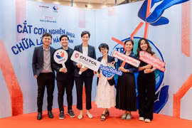Consul General of Canada in HCM City Annie Dubé joins the ‘Plastic Rehab Camp’ communication project in HCM City. (Photos courtesy of Choice)