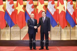 National Assembly (NA) Chairman Tran Thanh Man (R) meets with Cambodian King Preah Bat Samdech Preah Boromneath Norodom Sihamoni. (Photo: VNA)