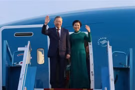 General Secretary of the Communist Party of Vietnam Central Committee To Lam and his spouse Ngo Phuong Ly leave Hanoi for official visit to Malaysia. (Photo: VNA)