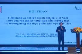 A delegate speaks at the conference (Photo: https://tapchicongthuong.vn/)