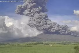 Philippines’ Kanlaon volcano erupts anew
