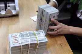 Illustrative image. Ho Chi Minh City has for long been the largest recipient of remittances in the country. (Photo: VNA)