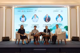 A panel discussion as part of the “Green Innovation in Factories and Industrial Parks: Going with the Flow for Sustainable Development” seminar in HCM City on August 8. (Photo courtesy of ITPC)
