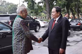 NA Chairman Tran Thanh Man (R) and President of Timor Leste Jose Ramos-Horta (Photo: VNA)