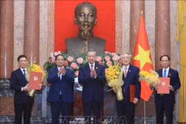 General Secretary of the Communist Party of Vietnam (CPV) Central Committee and State President To Lam (central) presents appointment decisions to three new Deputy Prime Ministers. (Photo: VNA)