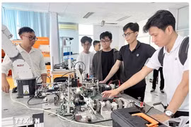 Students at the training centre of the Saigon Hi-Tech Park (Photo: VNA)