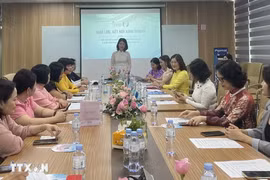 Female entrepreneurs explore business opportunities at the event (Photo: VNA).