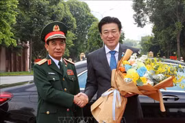 Minister of National Defence General Phan Van Giang (left) and visiting Japanese Defence Minister Kihara Minoru in Hanoi on August 6 (Photo: VNA)