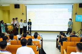 Participating teams present their design ideas at the competition (Photo: VNA)