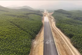 A section of the North-South expressway crossing Ha Tinh province. (Photo: VNA)