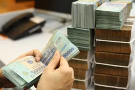 The average deposit interest rates have increased to 6.9-7.4% per year for terms of more than 24 months. (Photo: cafef.vn)
