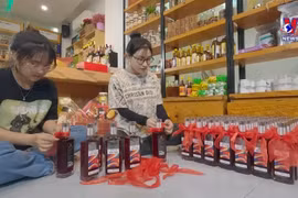 Traditional craft villages in Quang Ngai step up production before Tet