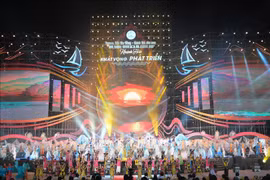 Khanh Hoa sea festival: Over 6,000 join Ao dai parade