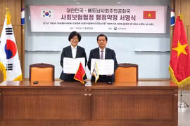 Vietnam, RoK sign deal to implement bilateral agreement on social insurance