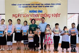 Overseas Vietnamese in Laos respond to Day for Honouring Vietnamese Language