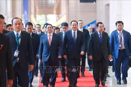 Vietnamese, Lao, Cambodian PMs discuss cooperation in working breakfast