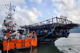 39 fishermen on damaged boat brought to safety
