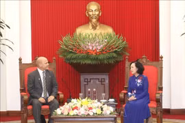 Vietnamese Party official receives Cuban guests