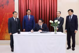Vietnamese leaders pay tribute to former Chinese Premier in Hanoi