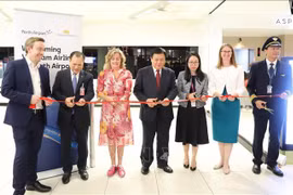 Vietnam Airlines runs new route connecting HCM City to Australia’s Perth city 