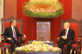 Vietnamese Party chief receives Chinese Minister of Foreign Affairs