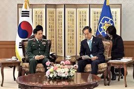 Defence Minister meets with RoK Prime Minister in Seoul