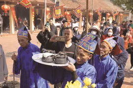 Villagers continue traditional rice cooking contest