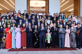 Prime Minister commits incentives to excellent teachers