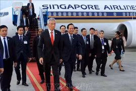 Singaporean PM begins official visit to Vietnam
