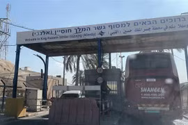 Embassy devises plans to ensure safety for Vietnamese citizens in Israel
