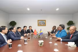 Prime Minister meets Barbadian, Mongolian counterparts in Tianjin