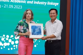  Khanh Hoa universities seek stronger partnership with Australian peers
