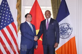 PM meets with New York Mayor, opens Nasdaq trading session