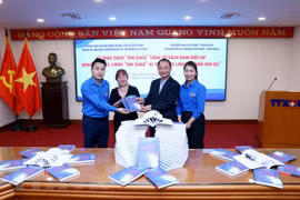 Book by Venezuelan author presented to VNA's youth initiative