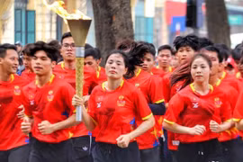 SEA Games torch tours Hanoi