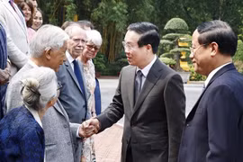 President Vo Van Thuong meets foreign, Vietnamese scientists