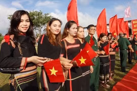 Central Highlanders stay united against crimes, hostile forces