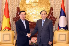 President visits Laos’ former senior leaders