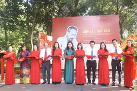 Exhibition introduces President Ho Chi Minh’s signatures, autographs