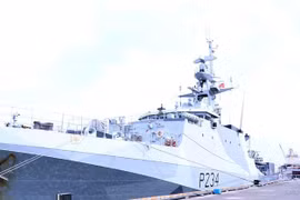 British naval patrol vessel pays friendly visit to HCM City