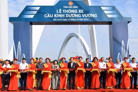 Bac Ninh opens bridge with highest steel arch in Vietnam