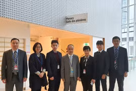 Vietnamese Ambassador to Austria Nguyen Trung Kien (centre) and other members of the Vietnamese delegation to the fourth session of the UN Ad Hoc Committee (Source: VNA)