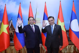 Top priority given to consolidating and strengthening Vietnam-Laos ties: Leaders