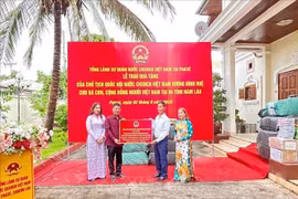 NA Chairman's gifts presented to Vietnamese in four southern provinces of Laos