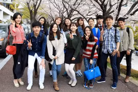 Vietnam ranks second in number of students in the RoK