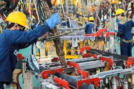 Overcoming headwinds, Vietnam finds new opportunities: Insiders