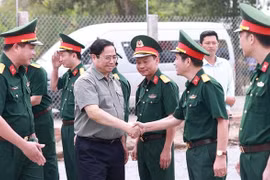 PM inspects key transport project in Mekong Delta